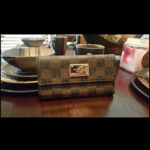 MICHAEL KORS CHECKERBOARD WALLET