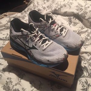 Mizuno Wave Inspired 10 running shoes