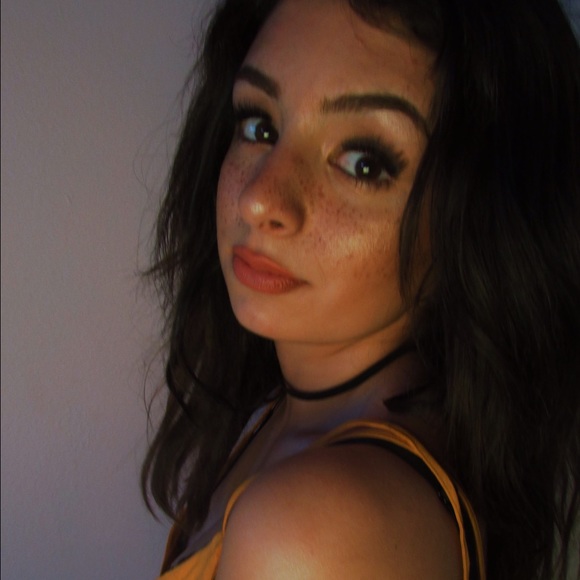 Meet your Posher, Ava