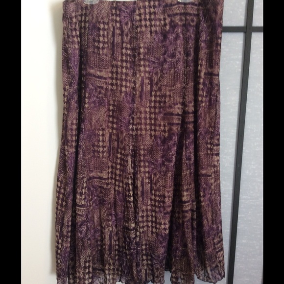 Plum n creme skirt with lining