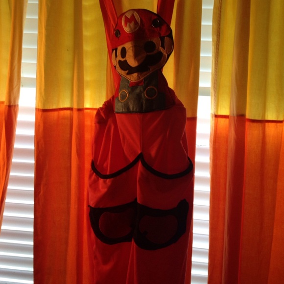 😍😍💕 Super Mario JumpSuit - Picture 2 of 3