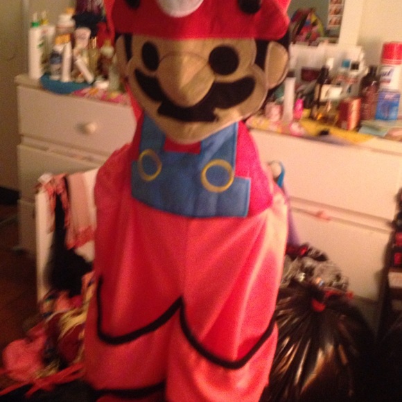 😍😍💕 Super Mario JumpSuit - Picture 3 of 3