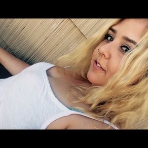 Meet your Posher, Abigail