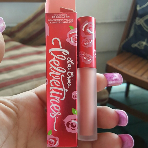 Lip gloss stain