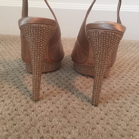 BCBG heels - Picture 4 of 4