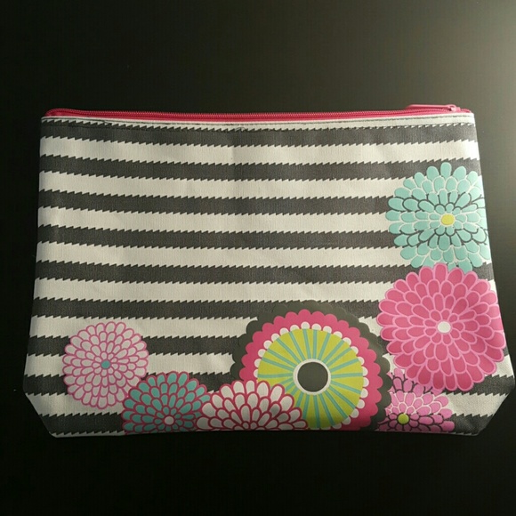 🔴SOLD On Merc🔴 Thirty One Zipper Pouch