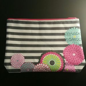 🔴SOLD On Merc🔴 Thirty One Zipper Pouch