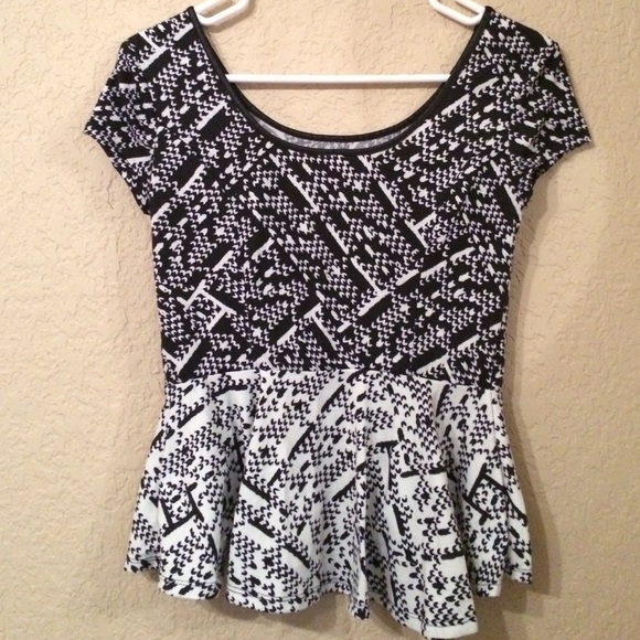 CLOSET CLEAN OUT‼️‼️ - Picture 2 of 3