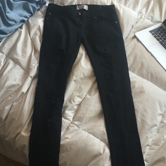 distressed black skinny jeans