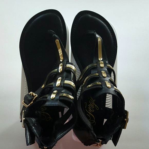 SOLD Fergie sandals - Picture 4 of 4