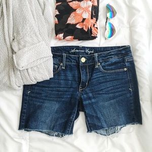 Raw-hem cut-off denim shorts