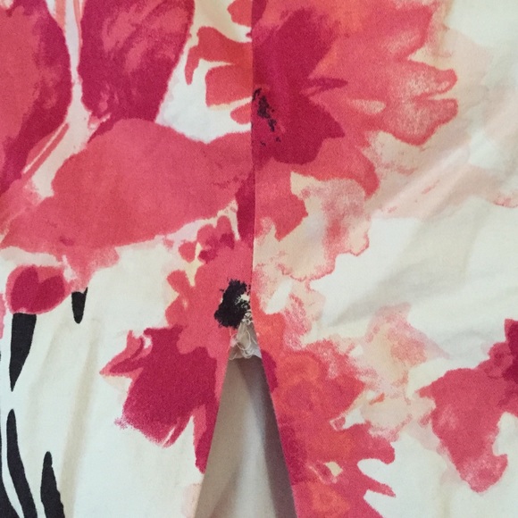 White House Black Market floral skirt - Picture 2 of 4