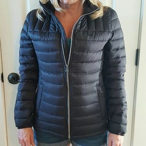 Levis packable puffer jacket size Medium