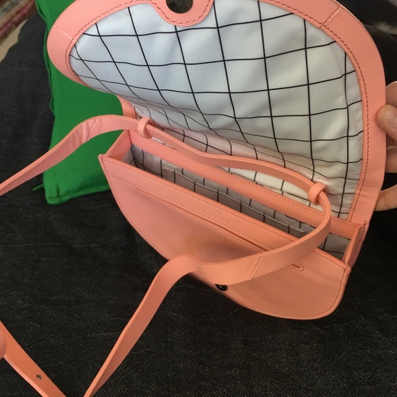 Kate Spade Saturday Coral Cross Body. - Picture 2 of 3