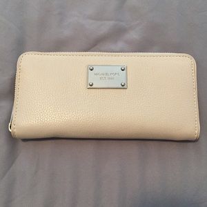 Vanilla Michael Kors large zip wallet