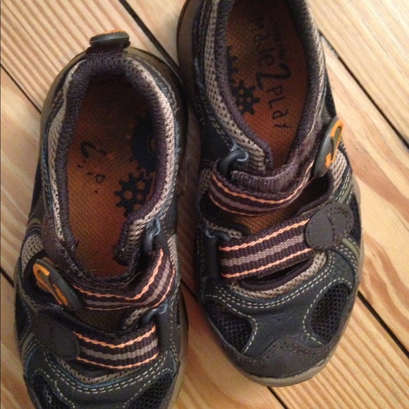 Kids shoes vs box - Picture 3 of 4