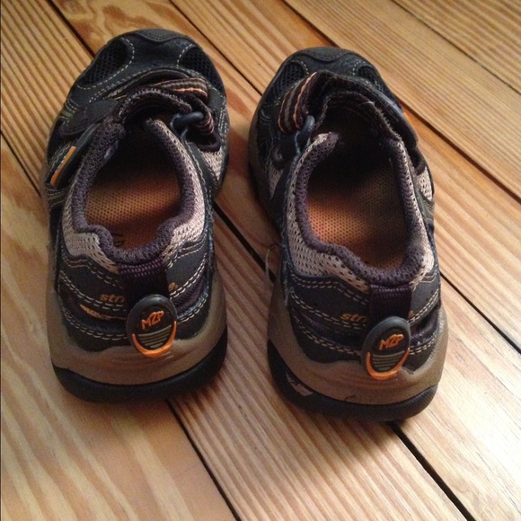 Kids shoes vs box - Picture 4 of 4