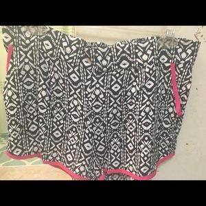 Black/ white print shorts with pink accent