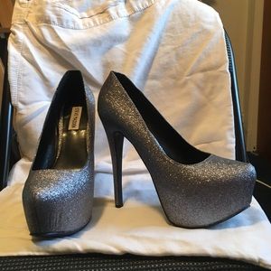 Stunning silver heels