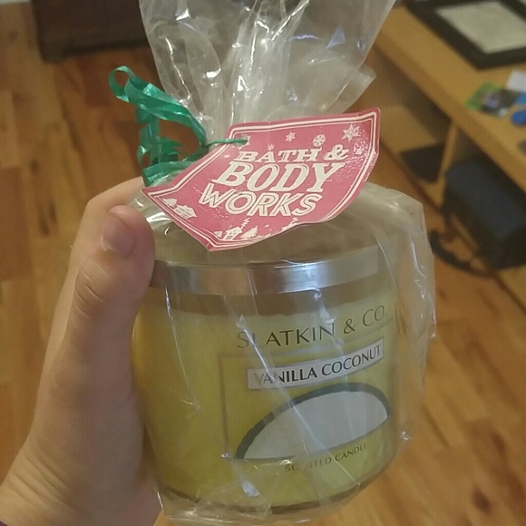 vanilla coconut candle! MOVING SALE! MUST GO!!