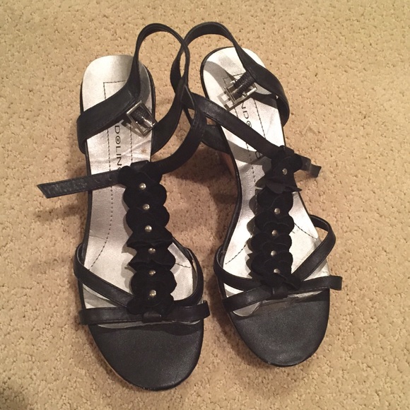 Black sandal platforms