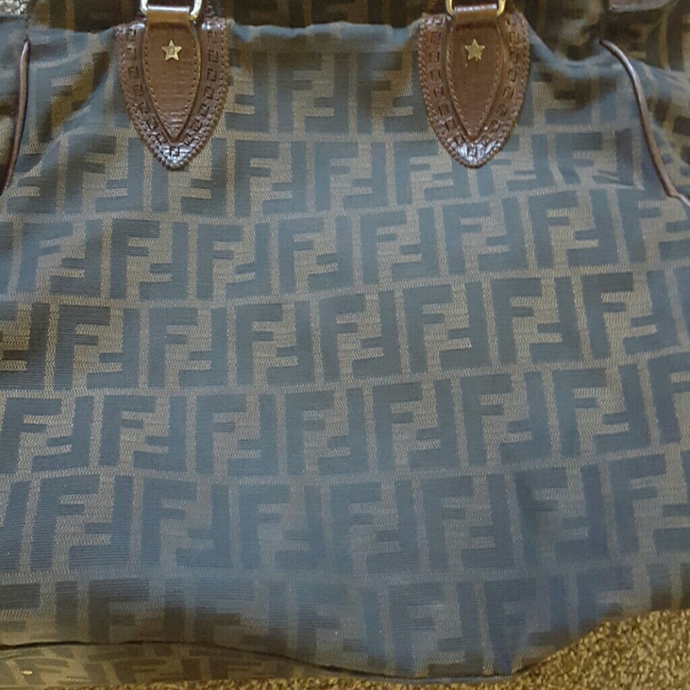 Authentic Fendi Rugato - Picture 5 of 7