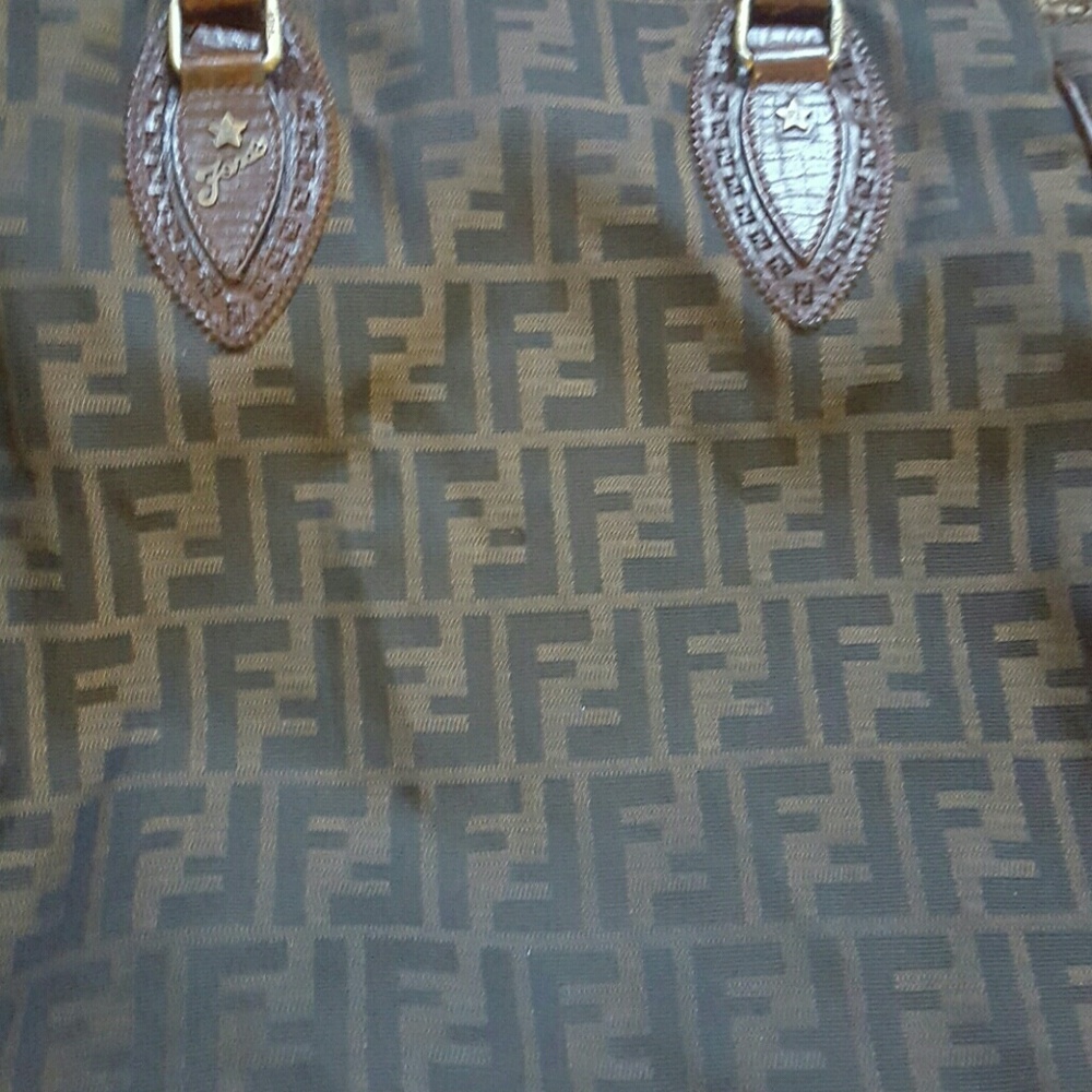 Authentic Fendi Rugato - Picture 6 of 7