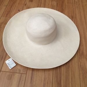 Wide brim sun hat