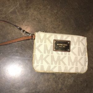 WHITE MICHAEL KORS WRISTLET