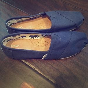 Toms Shoes
