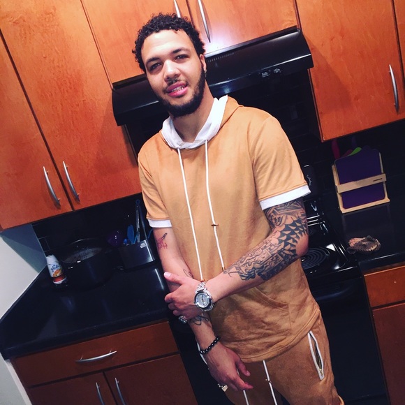 Meet your Posher, Derrick - Picture 1 of 1