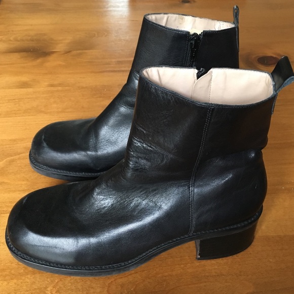 Nine West women's black leather zip boots
