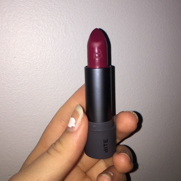 Amuse Bouche Lipstick (beetroot)