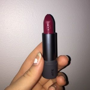 Amuse Bouche Lipstick (beetroot)