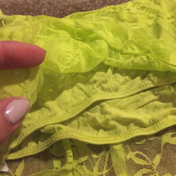 ⭐️F21 lime green flounce crop top size M - Picture 4 of 4
