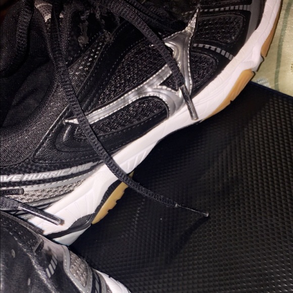 Mizuno volleyball shoes
