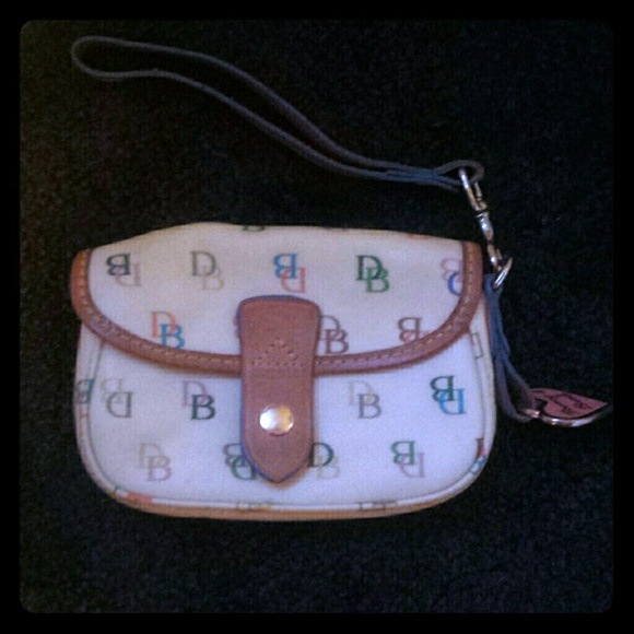 Dooney & Bourke wristlet
