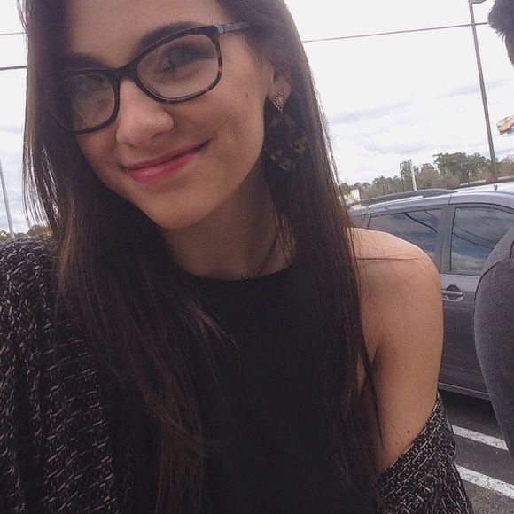 Meet your Posher, Alix