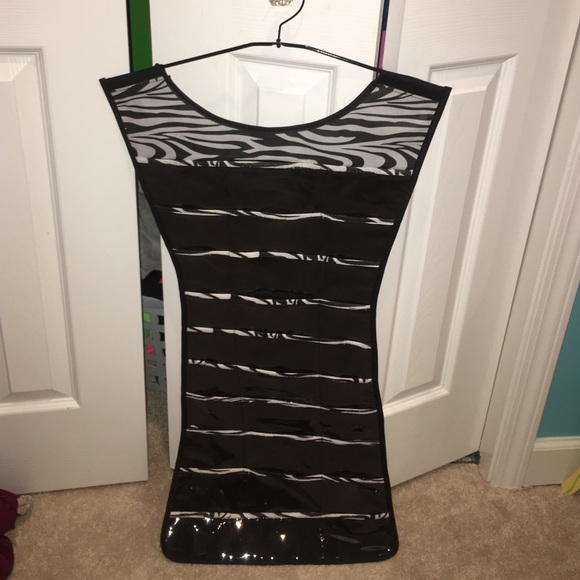 Jewelry hanger