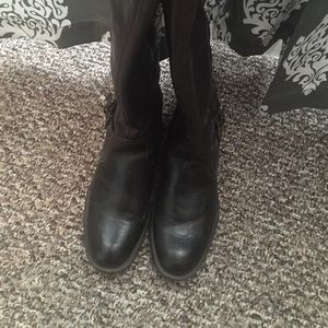 Knee-high zip up boots
