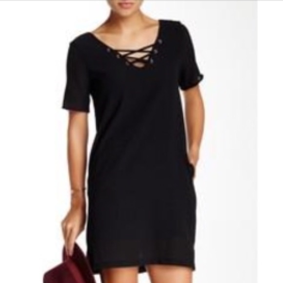 NWOT dee elle Lace-Up Shift Dress