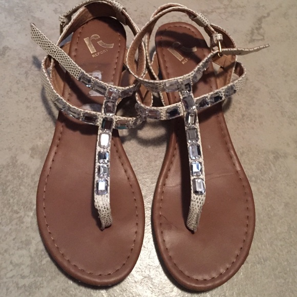 SALE‼️ REPORT :: Studded Sandals