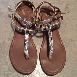 SALE‼️ REPORT :: Studded Sandals