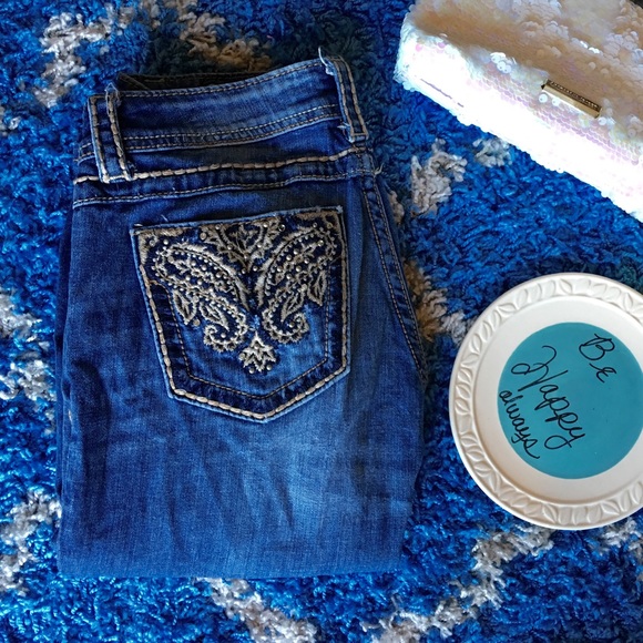 Miss Me Denim - Lightly worn miss me boot cut bling jeans 💎💎💎