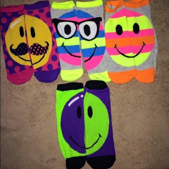 Smiley face sock set