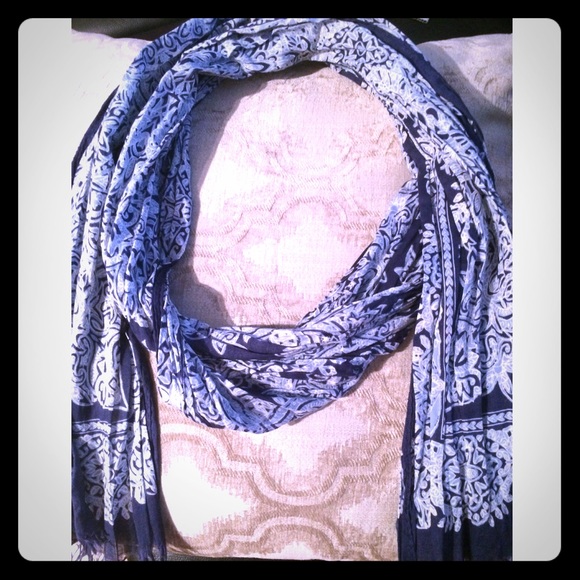 Blue Dual-Toned Paisley Scarf