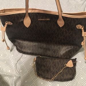 Knock Off MICHAEL MK tote and Wristlet set!💕