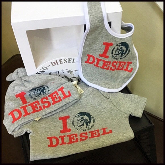 DIESEL GIFT SET BABY BODYSUIT BIB BEANIE HAT - Picture 3 of 8
