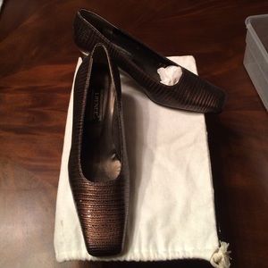 J. RENEE Low Heel in Bronze with Gold Detail