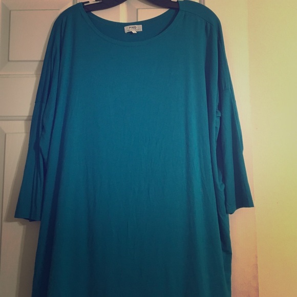 NWOT. Blue Piko rounded neck 3/4 sleeves